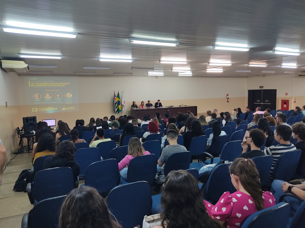 Alunos de Psicologia Brilham em Encontro sobre Inclusão na Educação