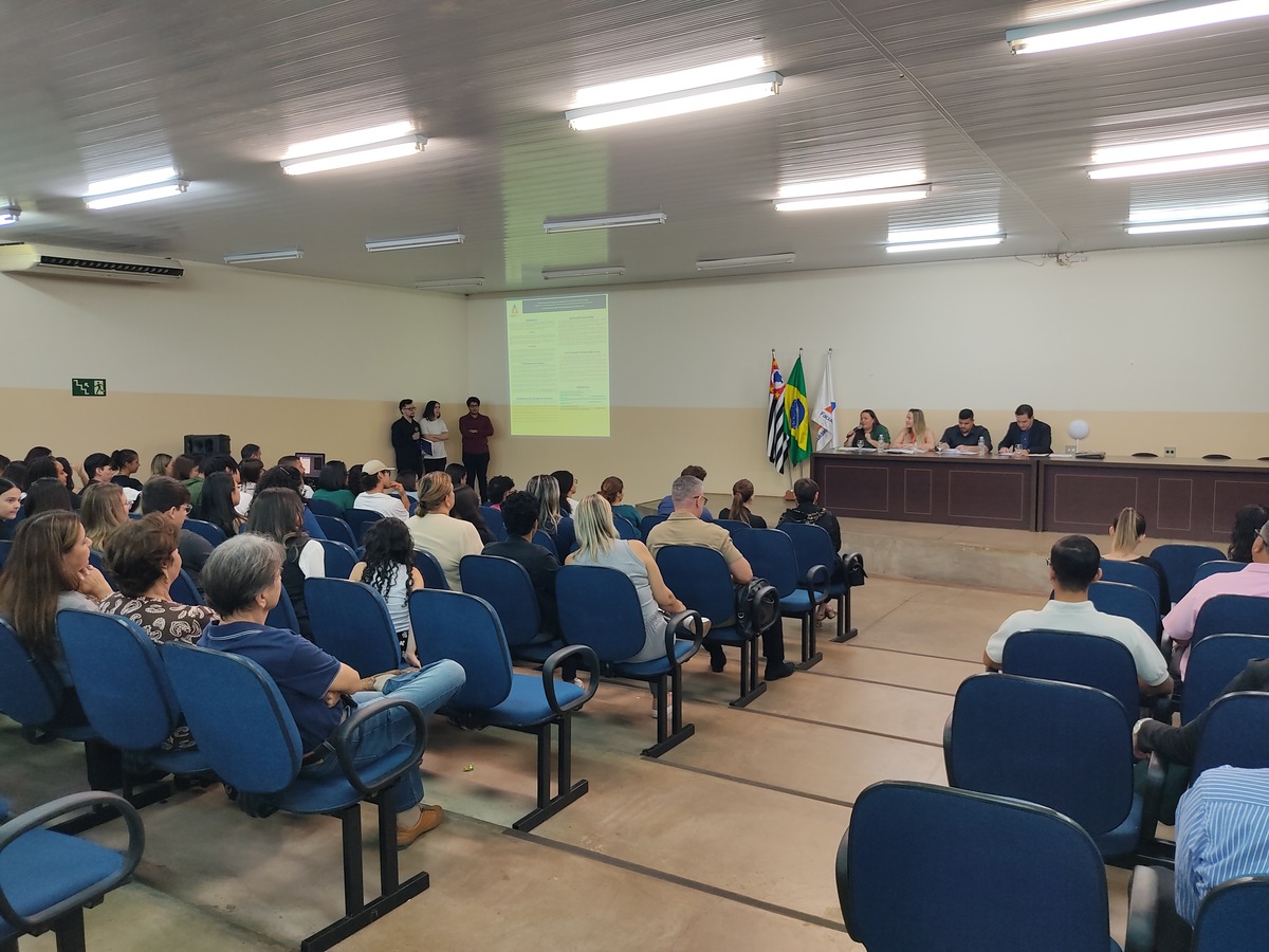 Alunos de Psicologia Brilham em Encontro sobre Inclusão na Educação