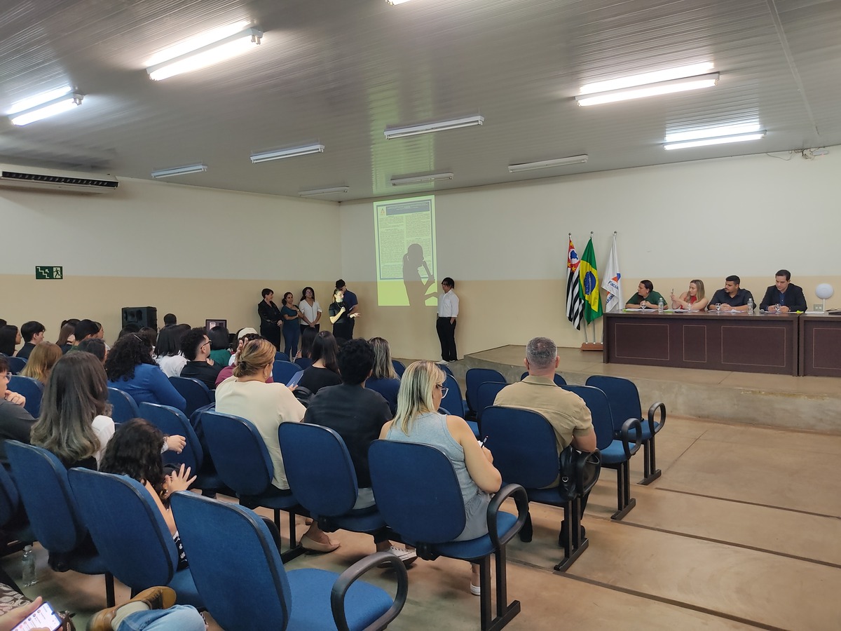 Alunos de Psicologia Brilham em Encontro sobre Inclusão na Educação