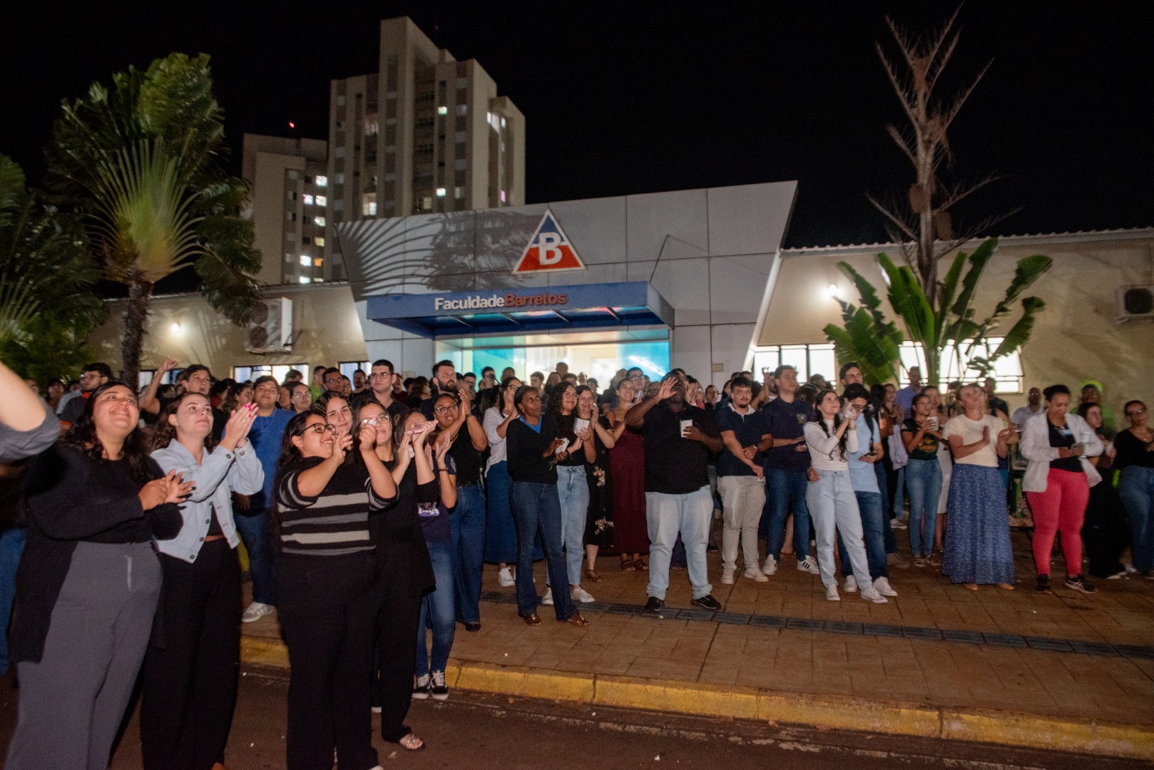 Uma noite histórica: Faculdade Barretos agora é UniBarretos