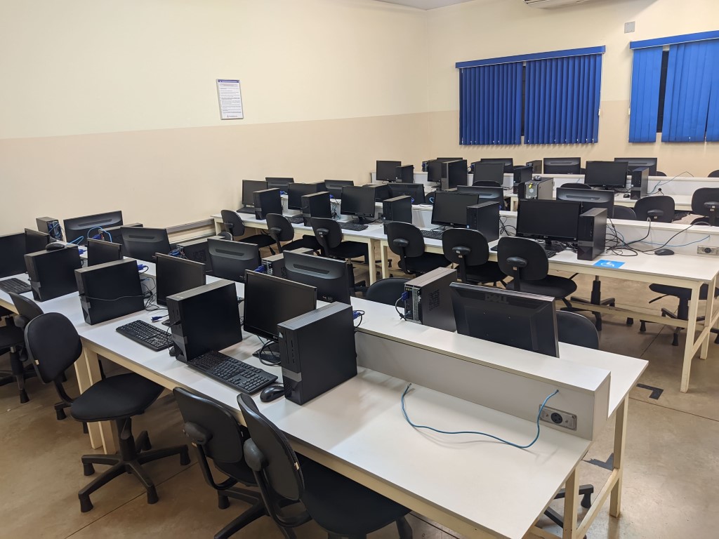 Laboratórios do Curso de Sistemas de Informação
