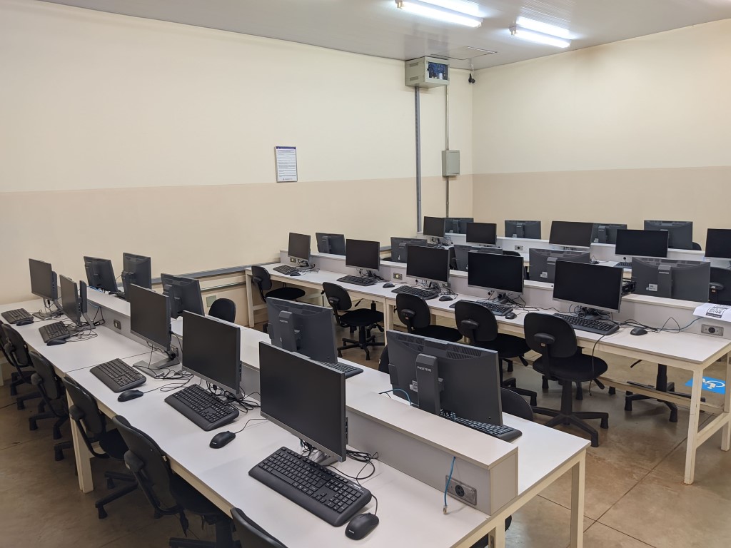 Laboratórios do Curso de Sistemas de Informação